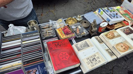 Trwają w Chełmie Targi Staroci. Co można dzisiaj na nich znaleźć? [GALERIA ZDJĘĆ]