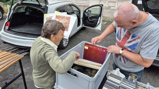 Trwają w Chełmie Targi Staroci. Co można dzisiaj na nich znaleźć? [GALERIA ZDJĘĆ]