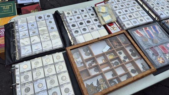 Trwają w Chełmie Targi Staroci. Co można dzisiaj na nich znaleźć? [GALERIA ZDJĘĆ]