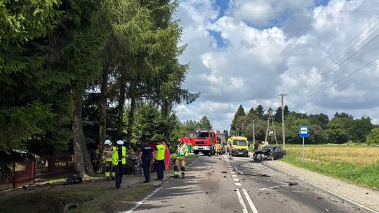 Tragiczny wypadek. Na miejscu zginęła kobieta kierująca citroenem [ZDJĘCIA]