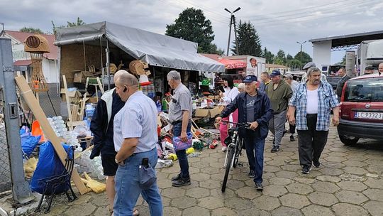 Gm. Chełm. Na Gminnej pohandlowali tylko raz. Znowu przeniesiono targowisko dla rolników [ZDJĘCIA]