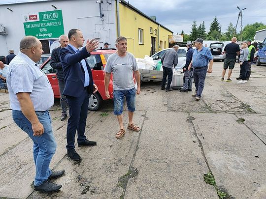 Gm. Chełm. Na Gminnej pohandlowali tylko raz. Znowu przeniesiono targowisko dla rolników [ZDJĘCIA]