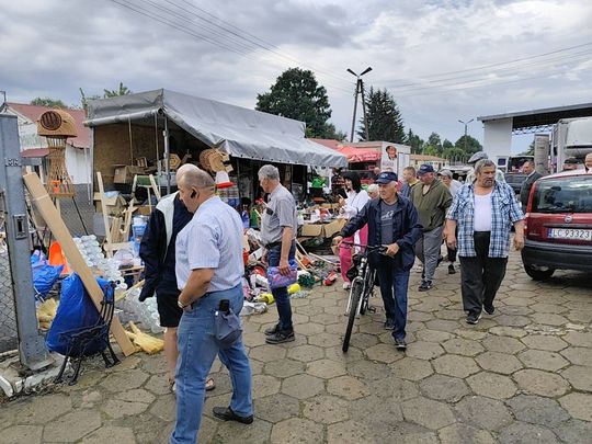 Gm. Chełm. Na Gminnej pohandlowali tylko raz. Znowu przeniesiono targowisko dla rolników [ZDJĘCIA]