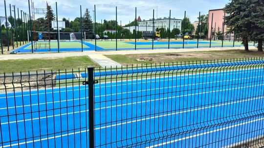Włodawa. Dobiega końca budowa boisk przy I LO