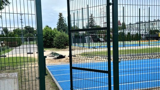 Włodawa. Dobiega końca budowa boisk przy I LO