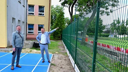 Włodawa. Dobiega końca budowa boisk przy I LO