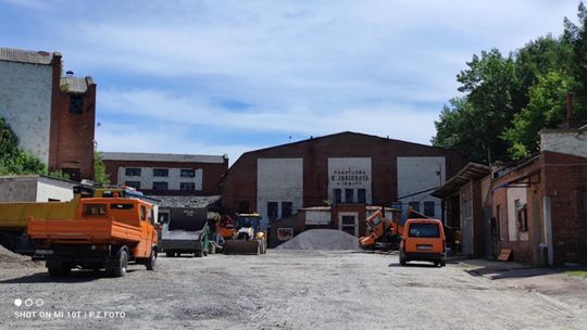 Gm. Izbica. Wojciech Werus opowiada o fabryce, drogach i śladach przeszłości. Miasteczko z historycznym klimatem [ZDJĘCIA]