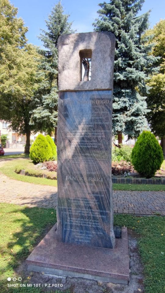 Gm. Izbica. Wojciech Werus opowiada o fabryce, drogach i śladach przeszłości. Miasteczko z historycznym klimatem [ZDJĘCIA]