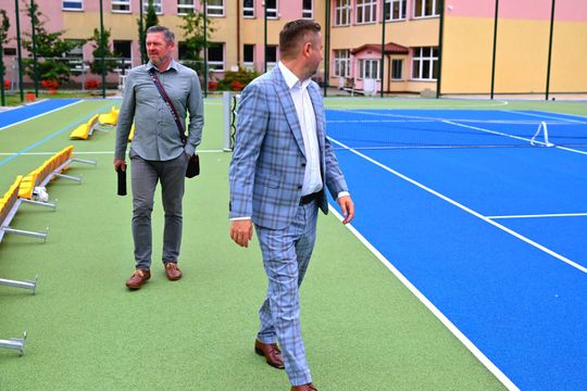 Włodawa. Dobiega końca budowa boisk przy I LO