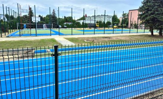 Włodawa. Dobiega końca budowa boisk przy I LO