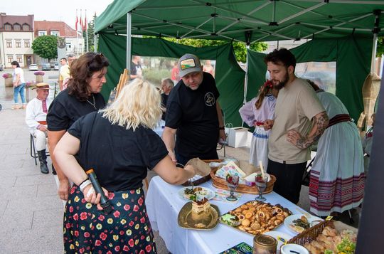 ZEW NATURY. Festiwal Sztuk Naturalnych we Włodawie 2025 - Konkurs kulinarny, Dr Gree, Nicponie i DJ Positivo [GALERIA ZDJĘĆ]