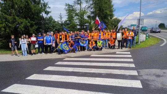 Lubelskie. Kolejarze protestują: "Nie pozwolimy na dalszą bierność rządu" [ZDJĘCIA]