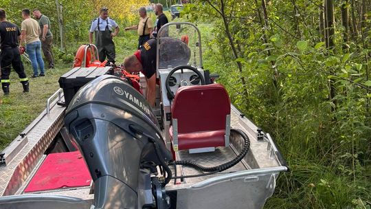Tragiczny finał poszukiwań. Płetwonurkowie znaleźli w jeziorze Łukie ciało zaginionego mężczyzny [ZDJĘCIA]