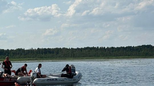 Tragiczny finał poszukiwań. Płetwonurkowie znaleźli w jeziorze Łukie ciało zaginionego mężczyzny [ZDJĘCIA]