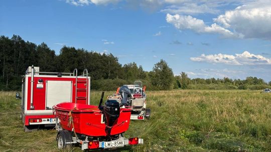 Tragiczny finał poszukiwań. Płetwonurkowie znaleźli w jeziorze Łukie ciało zaginionego mężczyzny [ZDJĘCIA]
