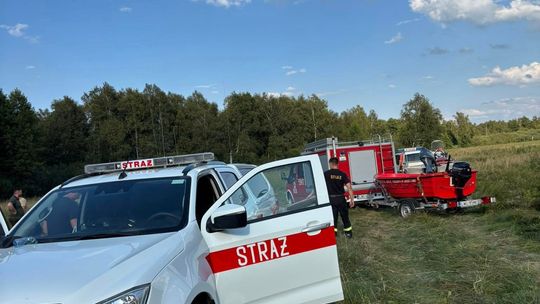 Tragiczny finał poszukiwań. Płetwonurkowie znaleźli w jeziorze Łukie ciało zaginionego mężczyzny [ZDJĘCIA]