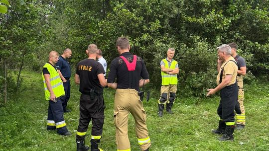 Tragiczny finał poszukiwań. Płetwonurkowie znaleźli w jeziorze Łukie ciało zaginionego mężczyzny [ZDJĘCIA]