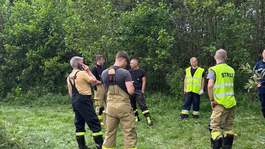 Tragiczny finał poszukiwań. Płetwonurkowie znaleźli w jeziorze Łukie ciało zaginionego mężczyzny [ZDJĘCIA]