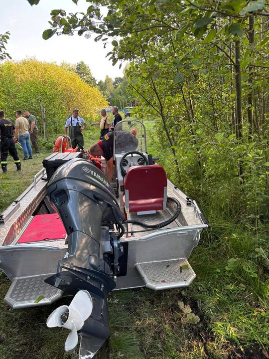 Tragiczny finał poszukiwań. Płetwonurkowie znaleźli w jeziorze Łukie ciało zaginionego mężczyzny [ZDJĘCIA]