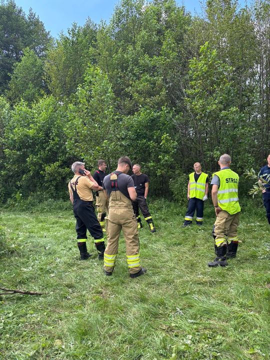 Tragiczny finał poszukiwań. Płetwonurkowie znaleźli w jeziorze Łukie ciało zaginionego mężczyzny [ZDJĘCIA]