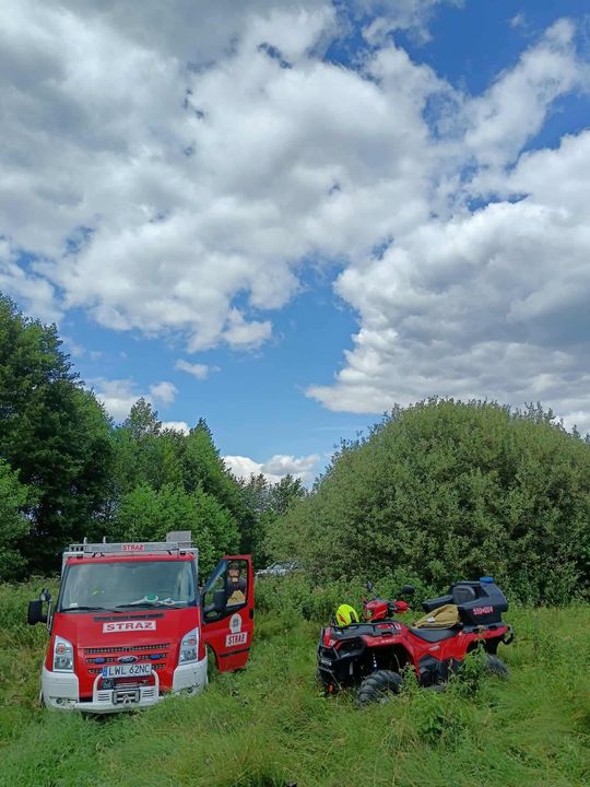 Tragiczny finał poszukiwań. Płetwonurkowie znaleźli w jeziorze Łukie ciało zaginionego mężczyzny [ZDJĘCIA]