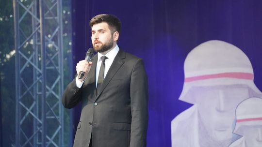 Chełm. Koncert Godzina "W" przy skarpie Chełmskiego Domu Kultury [GALERIA ZDJĘĆ]