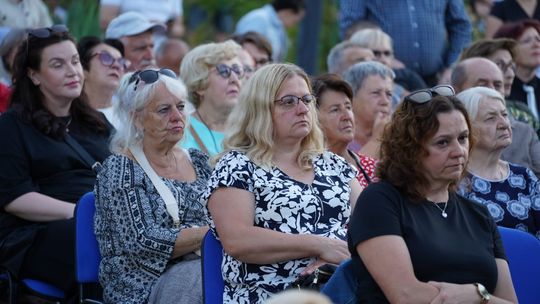 Chełm. Koncert Godzina "W" przy skarpie Chełmskiego Domu Kultury [GALERIA ZDJĘĆ]