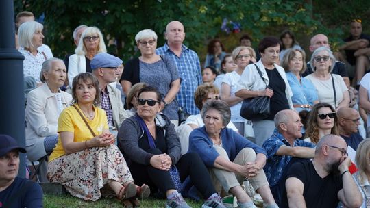 Chełm. Koncert Godzina "W" przy skarpie Chełmskiego Domu Kultury [GALERIA ZDJĘĆ]