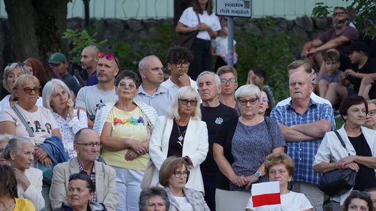 Chełm. Koncert Godzina "W" przy skarpie Chełmskiego Domu Kultury [GALERIA ZDJĘĆ]