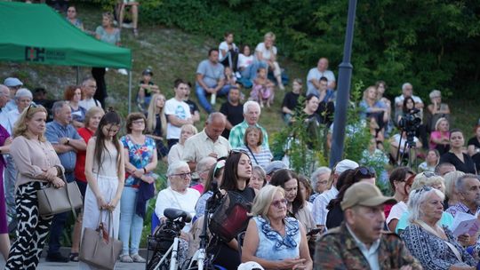 Chełm. Koncert Godzina "W" przy skarpie Chełmskiego Domu Kultury [GALERIA ZDJĘĆ]
