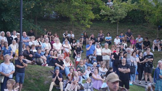 Chełm. Koncert Godzina "W" przy skarpie Chełmskiego Domu Kultury [GALERIA ZDJĘĆ]