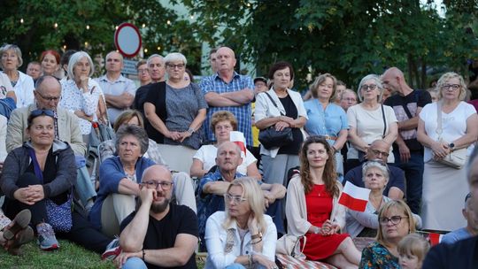 Chełm. Koncert Godzina "W" przy skarpie Chełmskiego Domu Kultury [GALERIA ZDJĘĆ]