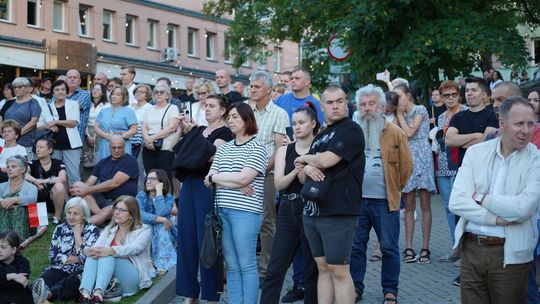 Chełm. Koncert Godzina "W" przy skarpie Chełmskiego Domu Kultury [GALERIA ZDJĘĆ]