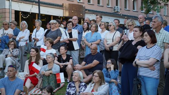Chełm. Koncert Godzina "W" przy skarpie Chełmskiego Domu Kultury [GALERIA ZDJĘĆ]
