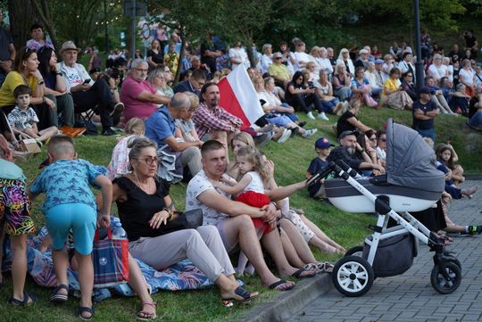 Chełm. Koncert Godzina "W" przy skarpie Chełmskiego Domu Kultury [GALERIA ZDJĘĆ]