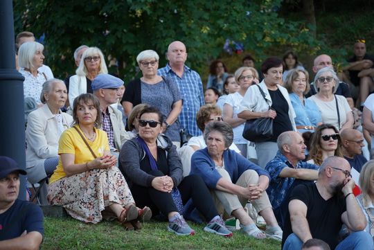 Chełm. Koncert Godzina "W" przy skarpie Chełmskiego Domu Kultury [GALERIA ZDJĘĆ]