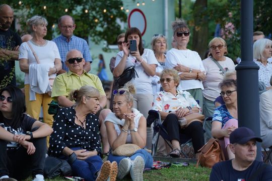 Chełm. Koncert Godzina "W" przy skarpie Chełmskiego Domu Kultury [GALERIA ZDJĘĆ]
