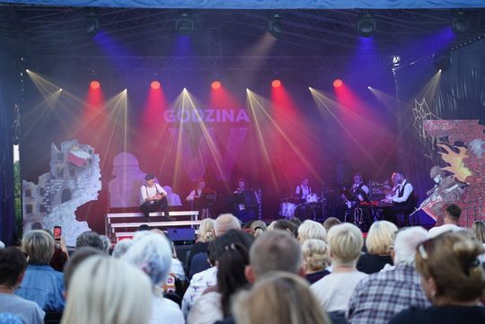 Chełm. Koncert Godzina "W" przy skarpie Chełmskiego Domu Kultury [GALERIA ZDJĘĆ]