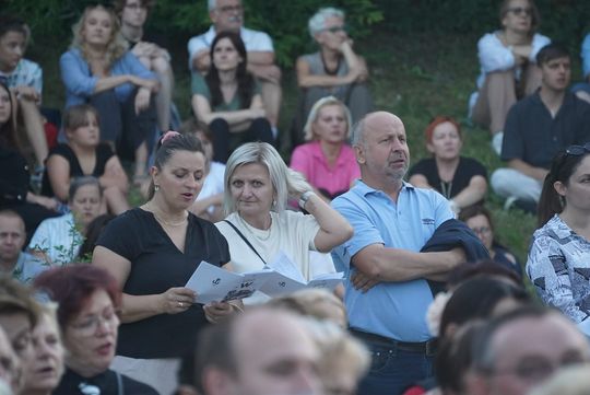 Chełm. Koncert Godzina "W" przy skarpie Chełmskiego Domu Kultury [GALERIA ZDJĘĆ]