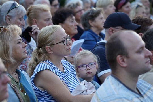 Chełm. Koncert Godzina "W" przy skarpie Chełmskiego Domu Kultury [GALERIA ZDJĘĆ]