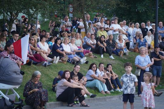 Chełm. Koncert Godzina "W" przy skarpie Chełmskiego Domu Kultury [GALERIA ZDJĘĆ]