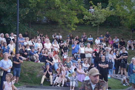 Chełm. Koncert Godzina "W" przy skarpie Chełmskiego Domu Kultury [GALERIA ZDJĘĆ]