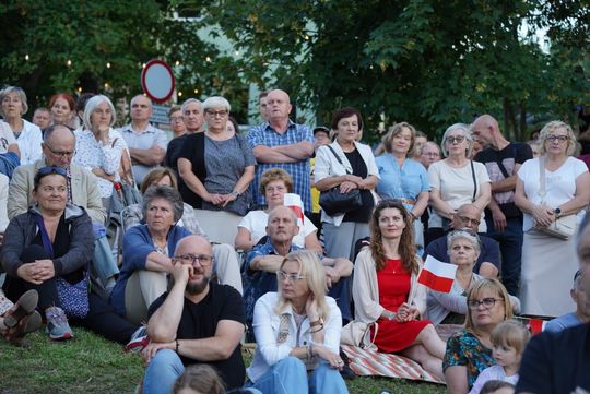 Chełm. Koncert Godzina "W" przy skarpie Chełmskiego Domu Kultury [GALERIA ZDJĘĆ]