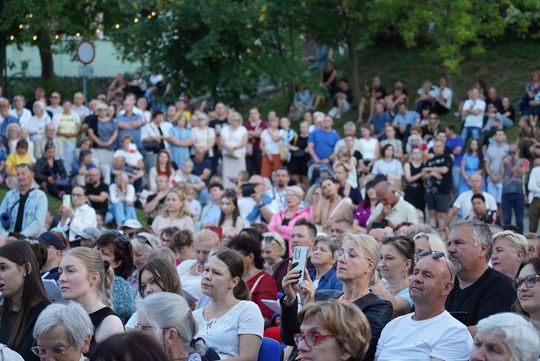 Chełm. Koncert Godzina "W" przy skarpie Chełmskiego Domu Kultury [GALERIA ZDJĘĆ]