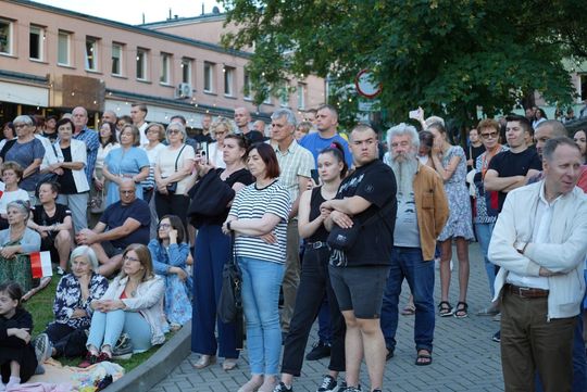Chełm. Koncert Godzina "W" przy skarpie Chełmskiego Domu Kultury [GALERIA ZDJĘĆ]