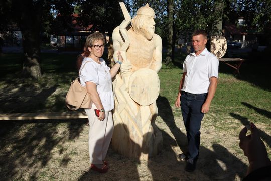 Gm. Dorohusk. Wyjątkowy wernisaż VIII Pleneru Rzeźbiarsko-Malarskiego [GALERIA ZDJĘĆ]