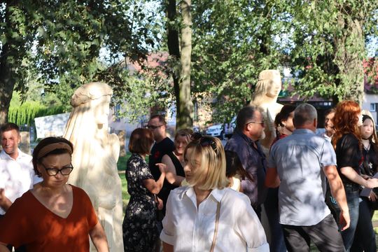 Gm. Dorohusk. Wyjątkowy wernisaż VIII Pleneru Rzeźbiarsko-Malarskiego [GALERIA ZDJĘĆ]