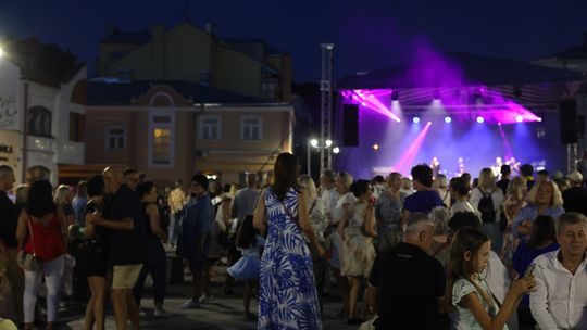 Chełm. Roztańczona Studnia przyciągnęła tłumy! [GALERIA ZDJĘĆ]