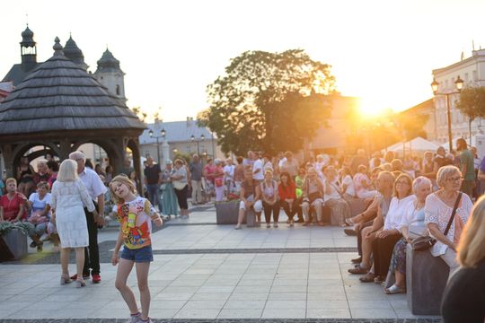 Chełm. Roztańczona Studnia przyciągnęła tłumy! [GALERIA ZDJĘĆ]