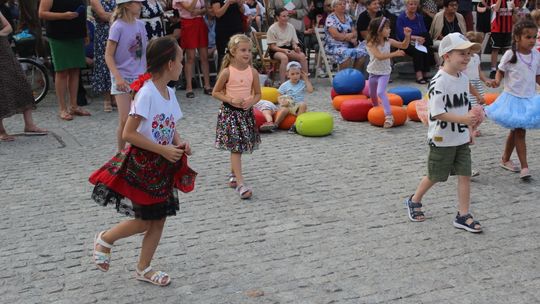 Chełm. Reczka, rzeczka i poleczka na Placu Łuczkowskiego. Folkowo-ludowy rodzinny piknik [GALERIA ZDJĘĆ]